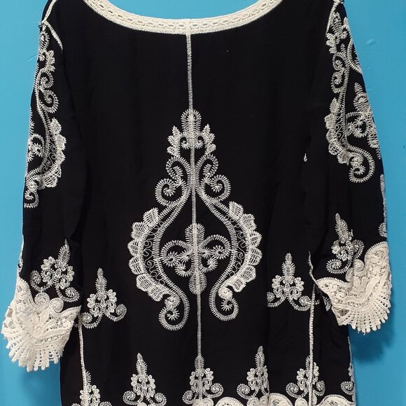 Ultra Pink Lace Embellished Top, Scoop Neck, 3/4 Sleeves, Sizis e L - Picture 3 of 10